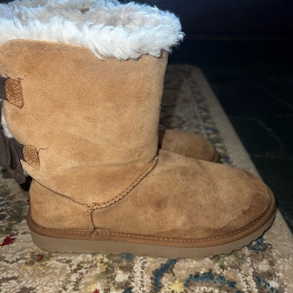 Bailey Bow Uggs - Picture 4 of 5